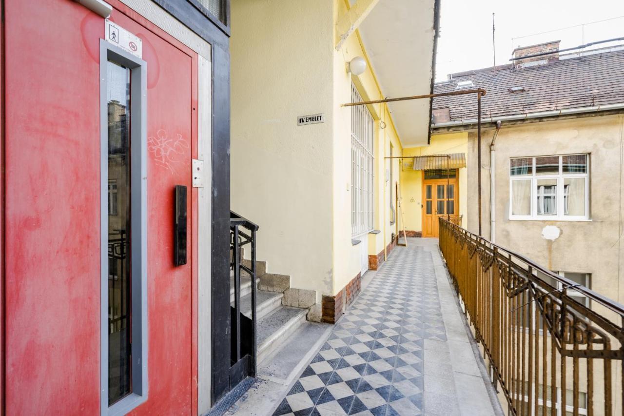 Bpr Blooming Design Home With A/C Будапеща Екстериор снимка